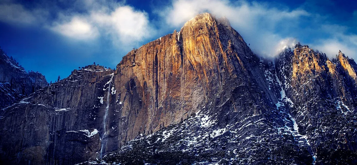 Snow-dusted granite cliffs above Yosemite Valley on a winter Yosemite tour from San Francisco, California